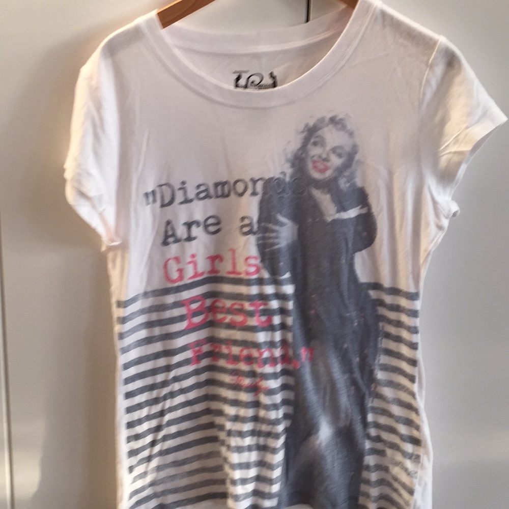 Graphic tee shirt